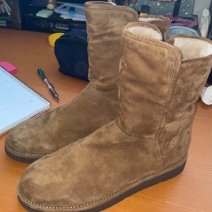 UGG Aubree Short Tan Like New